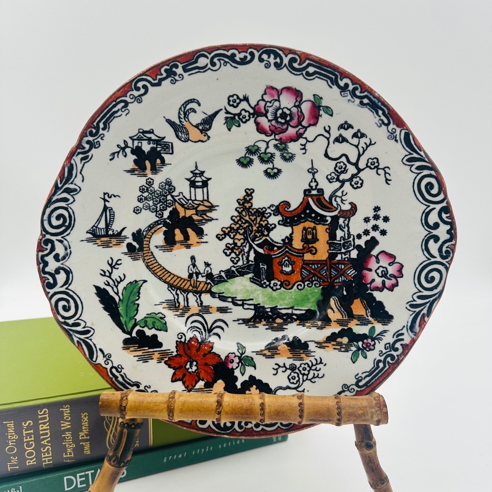 Antique Pearlware Gaudy Chinoiserie Pagoda Plate with Scalloped Handle Sides 10"